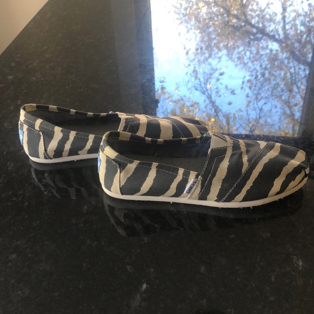 Brand new no box toms 5.5 - Picture 4 of 6